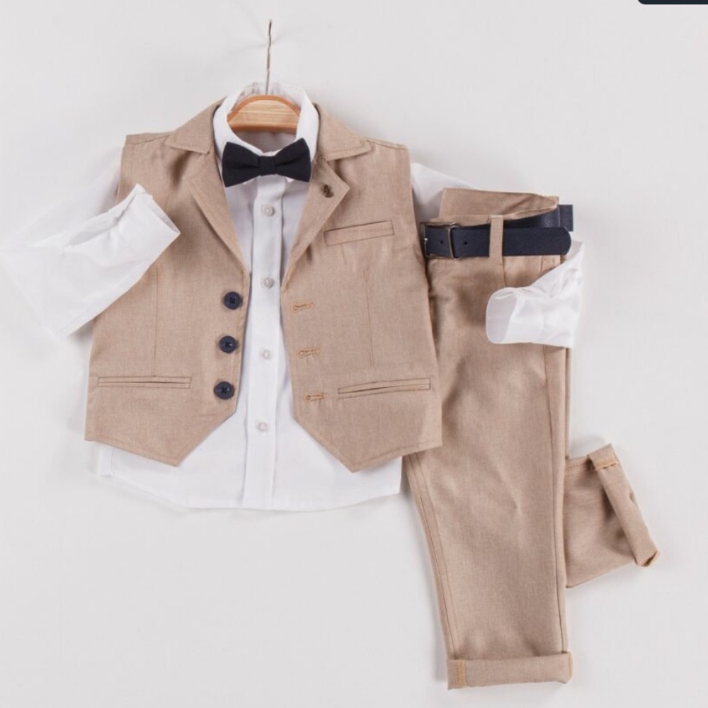 Complete Your Formal Look with the 5-Piece Classic Costume Set.